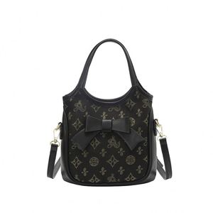 2025 Model Women's Casual Tote Handbag with Geometric Print Magnetic Closure PU Material Anti-Theft & Durable Design - Product Image 5