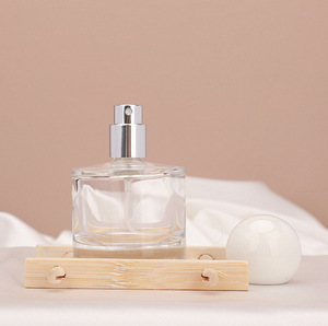 En stock, flacon de <span class=keywords><strong>parfum</strong></span> rond de 30 ml avec bouchon à vis, flacon de <span class=keywords><strong>parfum</strong></span> vide en verre pour liquide, flacon de <span class=keywords><strong>parfum</strong></span> rechargeable avec bouchon sphérique blanc - Product Image 4