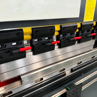 Presse plieuse hydraulique CNC |   Machine à cintrer les tôles métalliques avec conception de protection sécurisée pour une utilisation prolongée en atelier et système Delem