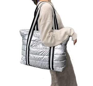 Bolso de mano de gran capacidad a la moda, bolso de mano acolchado, bolsas de fin de semana hinchadas - Product Image 4