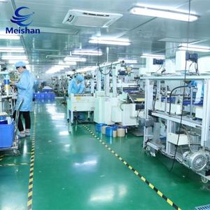 เหรียญตราเทพเจ้าแห่งโชคลาภเม่ยซาน ชุดแดง มงกุฎทอง ถือทองคำ  โลหะผสมแกะสลัก  รูปแบบดั้งเดิม สัญลักษณ์แห่งโชคลาภ ของขวัญ - Product Image 5