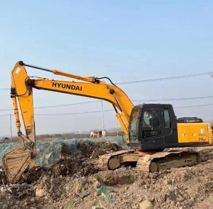 Excavatrice sur pneus Hyundai 215-7 d'occasion, 21 tonnes, équipement de construction lourd avec moteur, boîte de vitesses, pompe, prix bas en promotion - Product Image 4