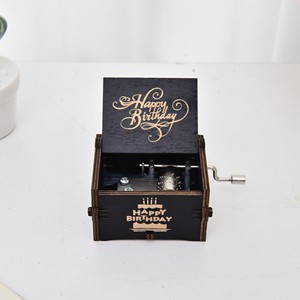 Venta al por mayor <span class=keywords><strong>de</strong></span> fábrica, regalos <span class=keywords><strong>de</strong></span> cumpleaños, <span class=keywords><strong>caja</strong></span> <span class=keywords><strong>de</strong></span> música <span class=keywords><strong>de</strong></span> manivela <span class=keywords><strong>personalizada</strong></span>, canción <span class=keywords><strong>personalizada</strong></span>, feliz cumpleaños, <span class=keywords><strong>caja</strong></span> <span class=keywords><strong>de</strong></span> música <span class=keywords><strong>de</strong></span> madera negra - Product Image 2