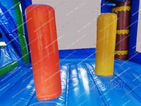 Structure gonflable combinée pour vacances à la plage, avec parcours de jeux gonflables, château gonflable, aire de jeux, aire d'attractions, pour événements promotionnels, fêtes et activités commerciales, incluant des éléments d'escalade