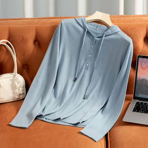 Pull à capuche tricoté sur mesure OEM&ODM pour femme, 100% laine, tricot décontracté à manches longues avec boutons pour femme - Product Image 3