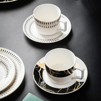 Assiettes en marbre de luxe en gros avec motif doré, vaisselle et assiettes en céramique avec ensemble de tasses, services de table pour décoration de mariage