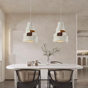 โคมไฟระย้าสไตล์วาบิซาบิแบบญี่ปุ่น สีครีม โคมไฟห้อยดีไซน์นอร์ดิก สำหรับห้องนอน เคาน์เตอร์บาร์ สไตล์ฝรั่งเศสสุดสร้างสรรค์ - Product Image 1