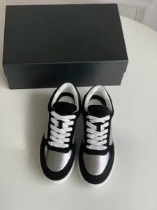 Zapatillas Clásicas Retro Casuales para Skateboarding, Diseño Bajo y Elegante con Cierre de Cordones, Color Negro y Blanco para Caminar en Otoño - Product Image 2