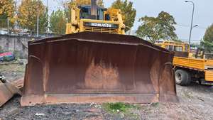 Bulldozer sur chenilles Komatsu D375A de 70 tonnes, peinture d'origine, bon état de fonctionnement, peu d'heures de service, composants de boîte de vitesses essentiels. - Product Image 5