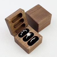 Boîte à bagues triple compartiment en noyer pour ensemble de bagues de mariée, boîte cadeau pour demande en mariage et ensembles de bagues de fiançailles