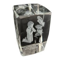 Sculpture en bloc de cristal carré gravé au laser 3D, écologique, souvenir religieux, design personnalisé pour les cadeaux de baptême et d'église