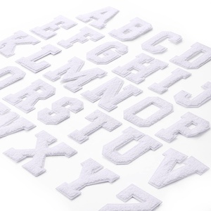 Parches de Letras de Chenilla Termoadhesivos Personalizados a Precio de Fábrica, Bordados en Tela Blanca, Material Personalizado, Tamaño Personalizado para Bolsos, Ropa y Gorras - Product Image 3