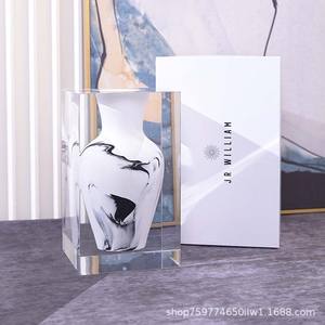 Vase en acrylique au design artistique moderne pour la décoration de la maison, arrangement de fleurs dans le salon, style aquarelle, surface polie - Product Image 3