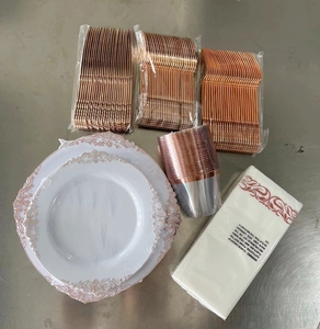 Ensemble de vaisselle en plastique robuste jetable en or rose 25 pièces avec tasse à bord doré et argenterie échantillon gratuit pour 100 invités à la fête - Product Image 2