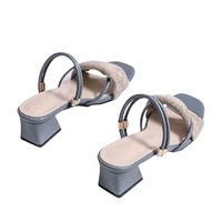 2025 nouveauté chaussures convertibles Logo personnalisé été bloc talons pantoufles de plage pour femmes sans lacet bout ouvert mode pompes souples