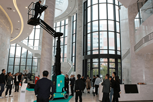 4 मीटर/5 मीटर/6m कॉम्पैक्ट इलेक्ट्रिक ऊर्ध्वाधर स्व-संचालित टेलीस्कोपिक हाइड्रोलिक मास्ट लिफ्ट कैंटिलीवर जिब के साथ - Product Image 5