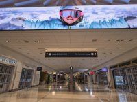 Panneau de plafond en laine de verre en fibre de verre de couleur personnalisée, résistant au feu et insonorisant, pour les établissements d'enseignement et les centres commerciaux
