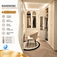 Armoire compacte avec miroir cintrée, fauteuil individuel et design gain de place pour petit appartement