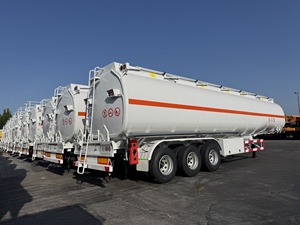 Oferta Especial: Semirremolque Cisterna para Combustible y Cemento de 40,000 Litros - Product Image 3