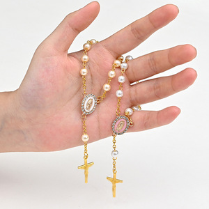 Bracelet de prière catholique doré avec médaille automobile, crucifix et perles, style chapelet d'une décennie - Product Image 2