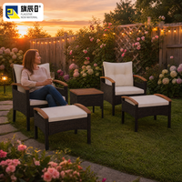 Ensemble de conversation d'extérieur en osier 5 pièces, chaises de patio marron foncé avec repose-pieds et table d'appoint