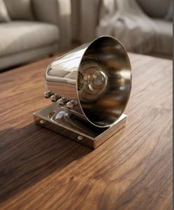 Lámpara de pared moderna de mediados de siglo con forma de cono y detalles de remaches, acabado en cromo pulido, pantalla de campana de cromo moderna - Product Image 2