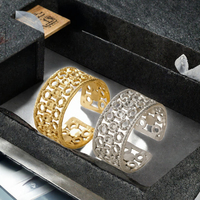 Großhandel 10MM Breiter Edelstahl-Ring mit Hohlem Gravurmuster und Glitzernden Kristallen, CNAS-Zertifiziert, Unisex, für Hochzeit und Verlobung