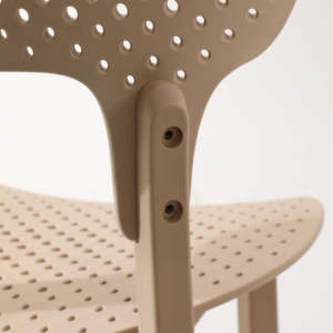Chaise <span class=keywords><strong>de</strong></span> salle à manger d'extérieur <span class=keywords><strong>en</strong></span> résine plastique <span class=keywords><strong>beige</strong></span> avec dossier perforé, prix d'usine <span class=keywords><strong>en</strong></span> gros pour restaurant et <span class=keywords><strong>jardin</strong></span> - Product Image 4