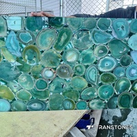 Îlot de cuisine de luxe Agate verte naturelle Carreaux de sol Onyx translucide Marbre Pierres précieuses Panneaux muraux de douche en gros