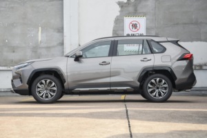 Toyota <span class=keywords><strong>RAV4</strong></span> <span class=keywords><strong>2024</strong></span> d'Occasion de Haute Qualité, SUV Compact 5 Portes 5 Places, Version Essence/Hybride en Option - Product Image 4