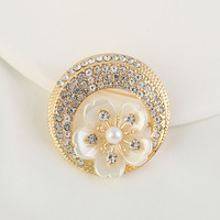 Broche florale de style influenceur, plaquée alliage, avec perles et diamants incrustés, motif couronne de fleurs délicate, pour manteaux et tenues formelles féminines