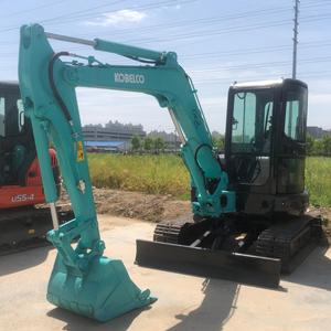 Mini-excavatrice sur chenilles d'occasion KOBELCO SK55SR 5 tonnes, modèle 2023, pour travaux de terrassement et de construction. Composants essentiels : moteur et transmission. - Product Image 3