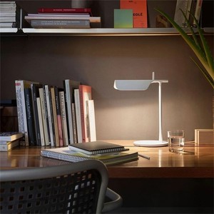 Vente en gros d'hôtel nordique lampe à commande tactile minimaliste chambre verticale table basse lampadaire vertical lampe de table - Product Image 2