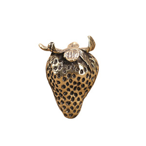 Sculpture de fraise en laiton, artisanat d'imitation, personnalisé, haut de gamme, ornements de bureau, livre de voiture - Product Image 1