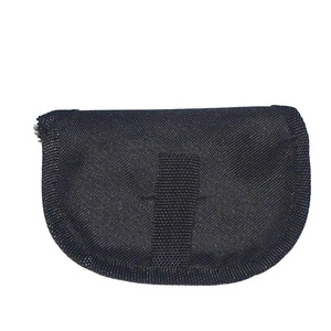 Housse portable en nylon Oxford pour poings de fer avec composants en fer et conception à boucle pour le doigt - Product Image 3