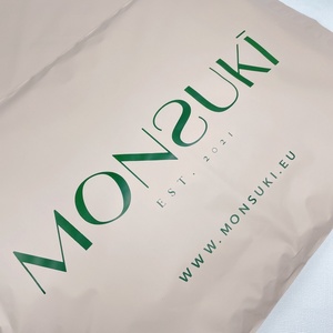 Bolsa de Envío Ecológica, Reciclable y Biodegradable de 14.5x19 Pulgadas con Logotipo Personalizado, Color Beige, para Empacar Ropa, Calcetines y Zapatos - Product Image 4