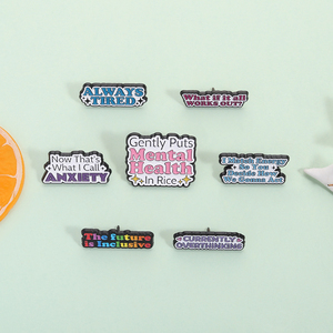 Broches en émail « Toujours fatigué » pour la santé mentale, avec slogan « <span class=keywords><strong>Actuellement</strong></span> en surpens » – Bijoux, cadeaux, vente en gros - Product Image 2