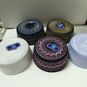 Gorro turco bordado con logotipo personalizado, gorro de oración musulmán Kufi personalizado, regalo de Ramadán y Eid, se vende en la categoría de gorros étnicos. - Product Image 2