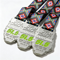 Médaille de finisseur de triathlon en alliage de zinc mat, forme de roche irrégulière, gravée sur mesure, imprimée UV, avec cordon, récompense sportive