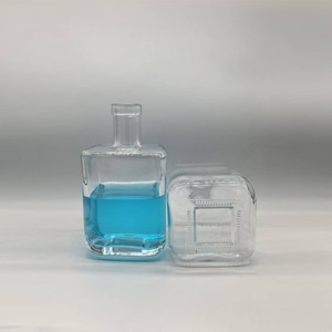 Botella de whisky de vidrio cuadrada personalizada de 700ml, botella vacía de tequila con sello de corcho dibujado y moldeado para muestras entrantes - Product Image 4