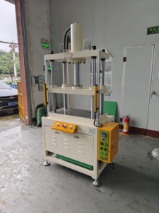 เครื่องปั๊มโลหะขนาด 50 ตัน เครื่องกดไฮดรอลิกแบบสี่เสาสำหรับงานหนัก เครื่องตัดแต่ง เจาะ และปั๊มโลหะ - Product Image 4