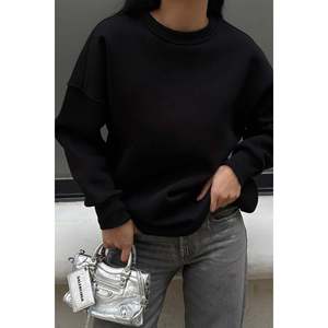 Sudadera con Capucha Negra Extra Grande para Mujer, Talla XS, con Estampado Bordado de Alta Calidad en la Espalda - Product Image 4