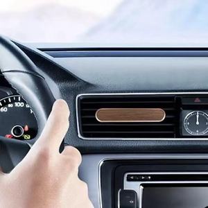 Penyegar Udara Mobil Kayu Mewah Berkualitas Tinggi, Klip Ventilasi Kayu Alami, Diffuser Aromaterapi Logam Tahan Lama, Universal untuk Mobil - Product Image 5