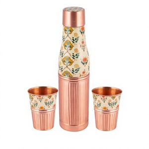 Jarra de Cobre Puro Esmaltada con Diseño Floral Mughal Ecológico Premium para Mesita de Noche, con 2 Vasos Acanalados Verticalmente, para el Hogar - Product Image 4