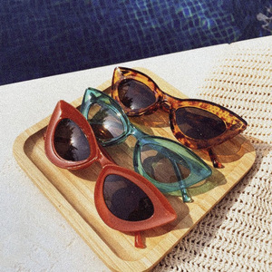 Gafas de Sol de Diseño Creativo con Forma de Ojo de Gato Triangular, Gafas de Sol Personalizadas con Forma Cóncava a la Moda - Product Image 1