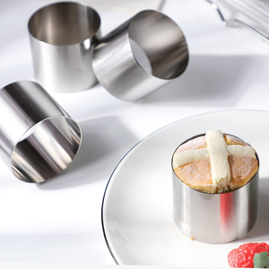 Cercles à pâtisserie ronds en acier inoxydable sans soudure antiadhésifs de 5 cm de hauteur et 10 cm de diamètre pour mousses, desserts et gâteaux - Product Image 1