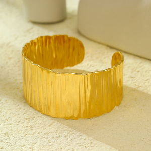 Bracelet ajustable en acier titane à large bande, ouverture concave-convexe, avec un design audacieux et exagéré en acier inoxydable - Product Image 4