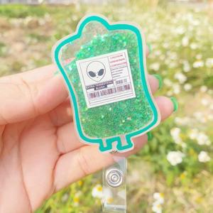 Portacredenciales Retráctil de Acrílico con Purpurina y Efecto Arenas Movedizas, Fácil de Sacar, Giratorio, para Médicos y Enfermeras - Product Image 3