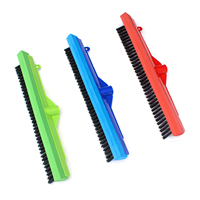 Brosse à récurer les sols 2 en 1 avec manche long, raclette amovible, poils rigides, balai magique, raclette, serpillière