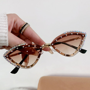 Gafas de Sol con Marco Metálico y Pedrería Estilo Ojo de Gato, Protección UV400, Moda Femenina - Product Image 1